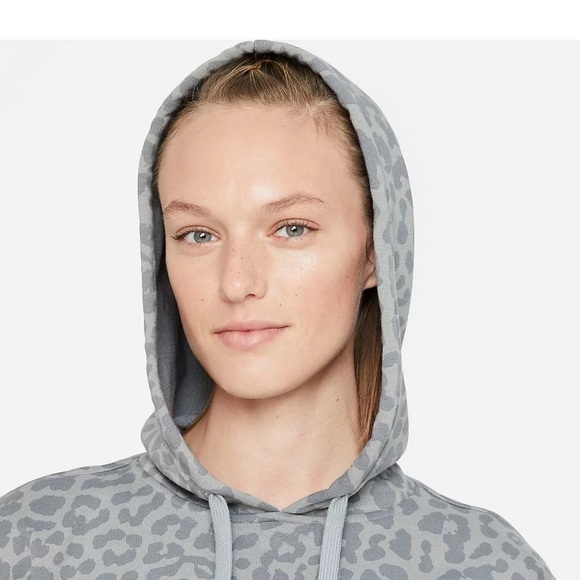 Women's Nike Dri-FIT Get Fit Pullover Printed Training Hoodie - Picture 3 of 4